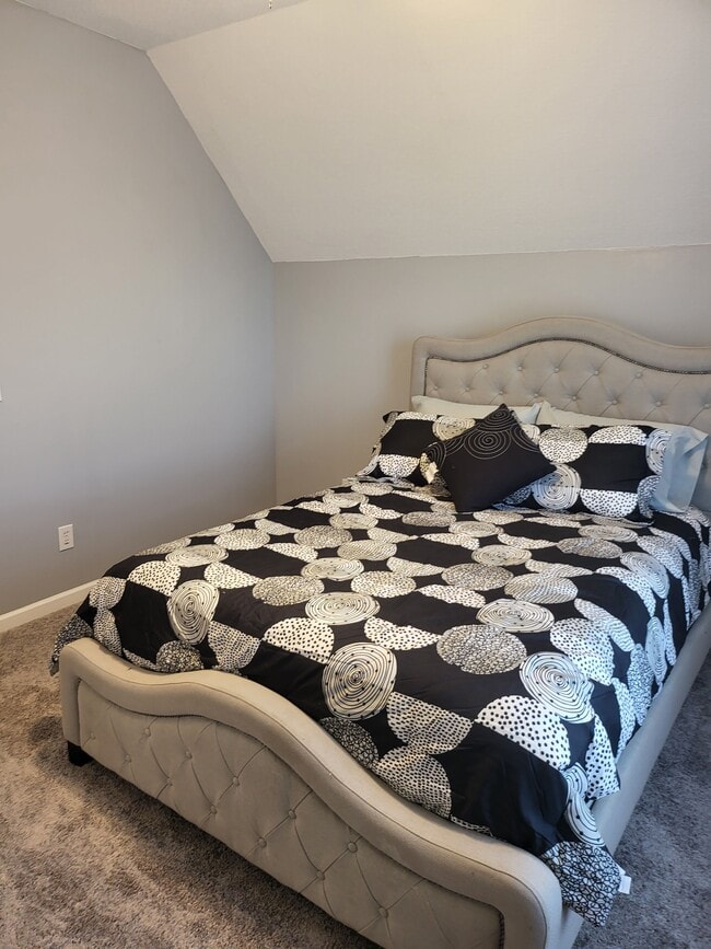 Photo - 208 Piedmont Ln