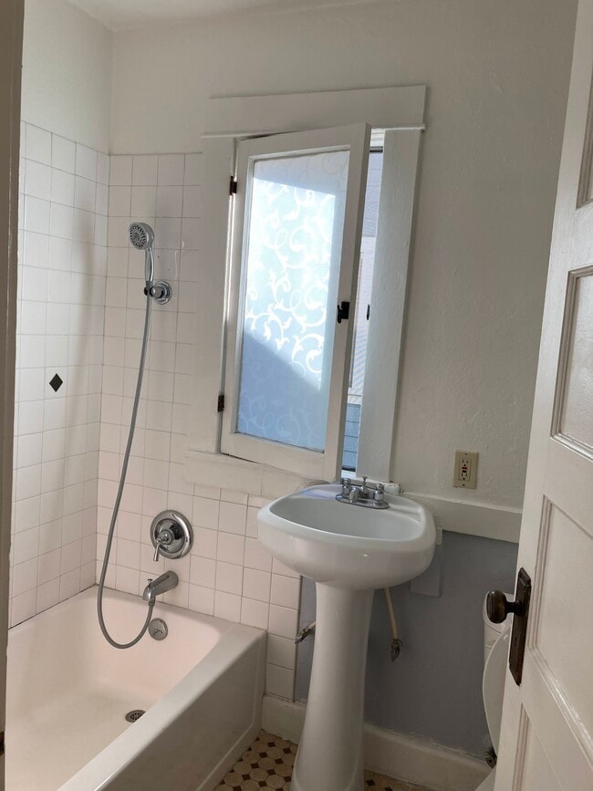 bath rm - 422 El Centro St Unit 1/2
