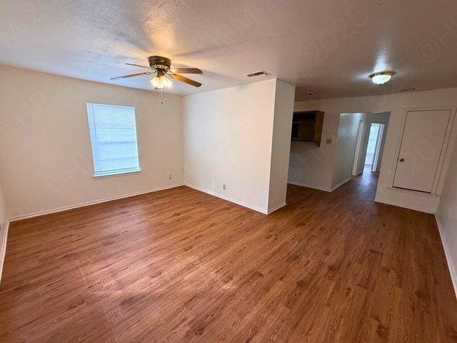 Photo - W. Olmos Unit 2107