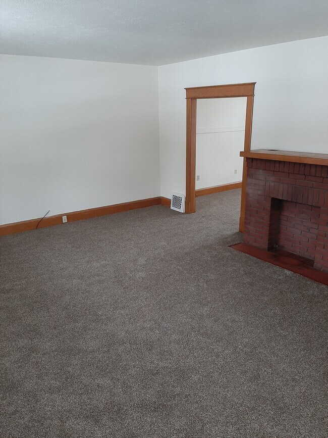 Photo - 167 W 7th St