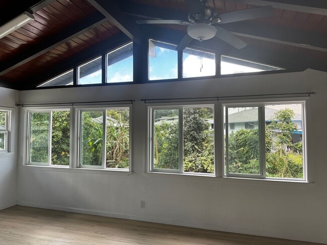 Photo - Upstairs 2 bedroom duplex in Kaneohe! 2 parking!