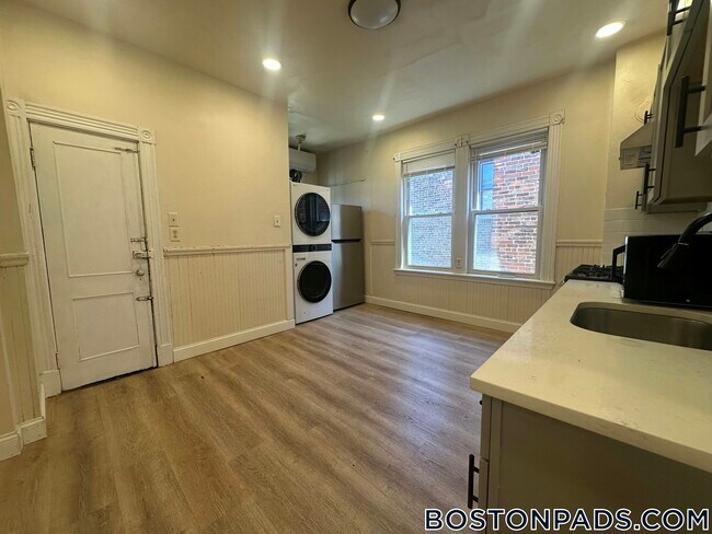 Photo - 127 Harrishof St Unit 3