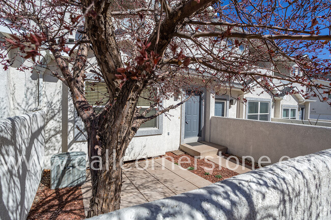 Building Photo - 973 Mountain Crest View Rental