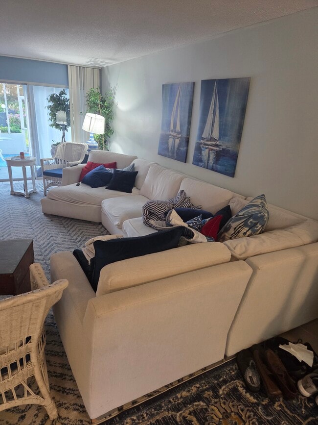 Building Photo - 215 Cypress Way E Unit D1