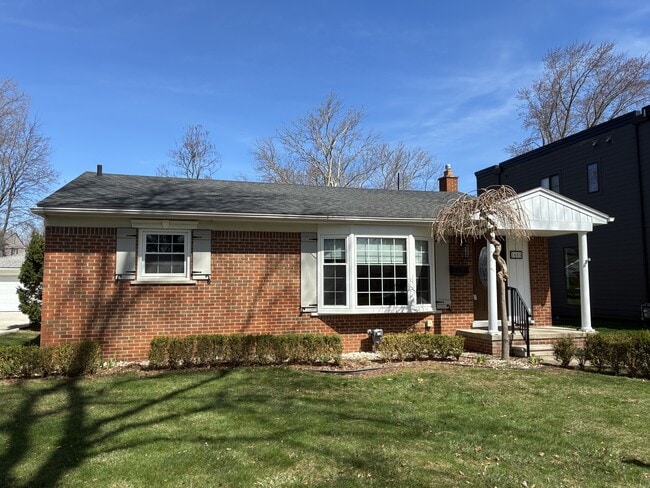 Photo - 1655 Hazel St