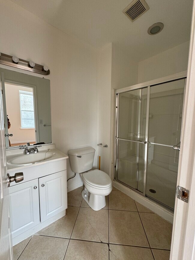 Photo - 1801 W Master St