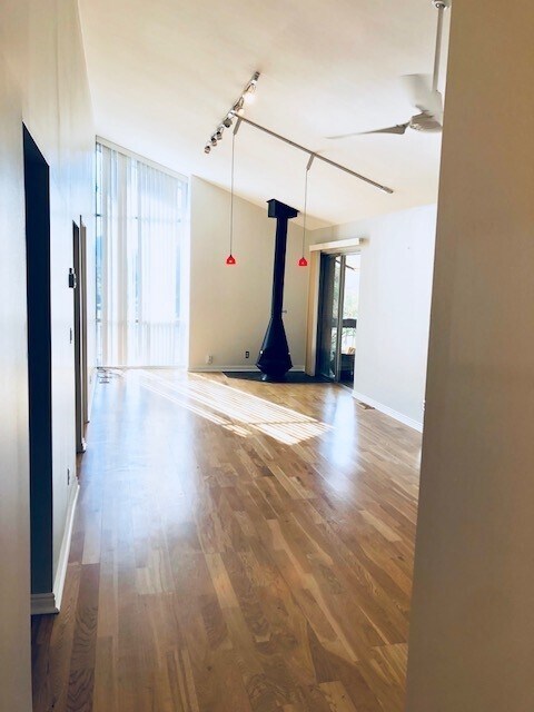 Building Photo - 251 S 700 E Unit Apt 18
