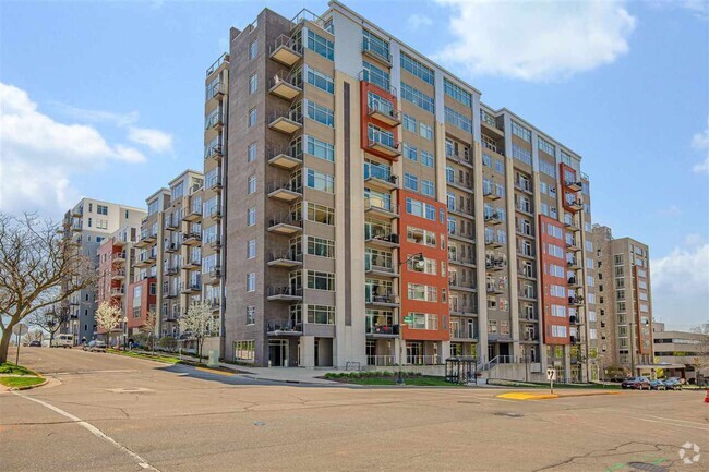 Building Photo - 309 W Washington Ave Unit 406 Rental