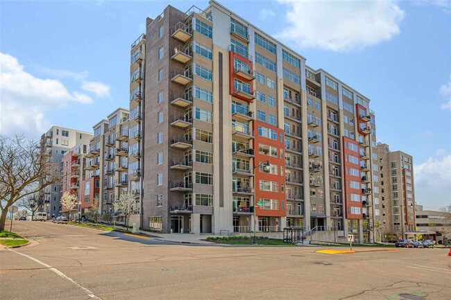 Building Photo - 309 W Washington Ave Unit 406 Rental