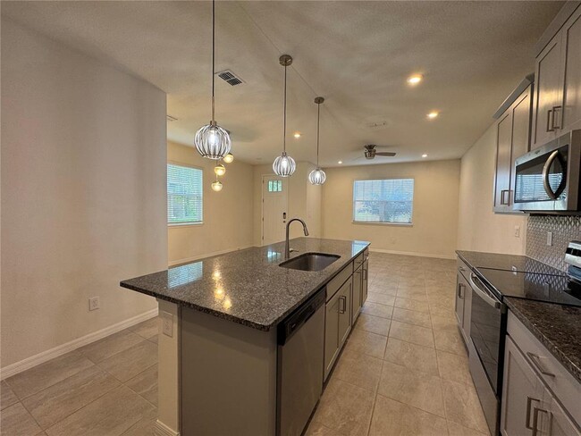 Photo - 8936 Matriarca Aly