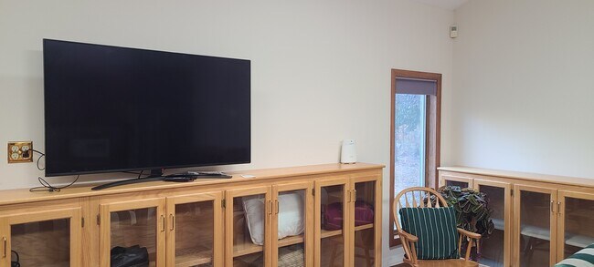 Photo - 190 Ferry Rd Unit 1