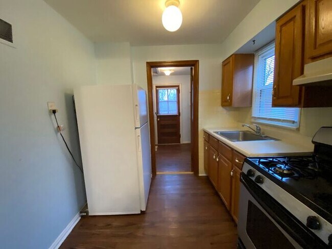 Photo - $725 Cute! Great Location!