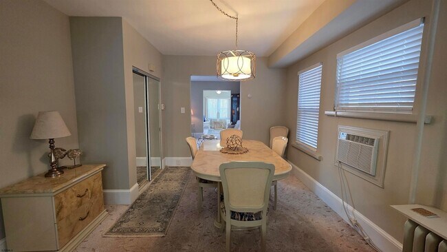 34 N Montgomery Ave