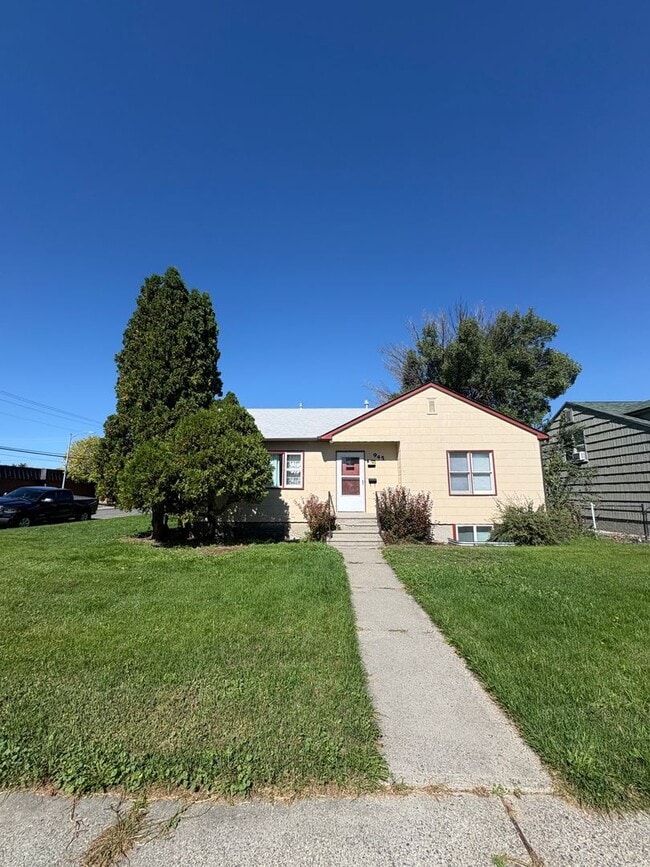 Building Photo - 945 Alderson Ave