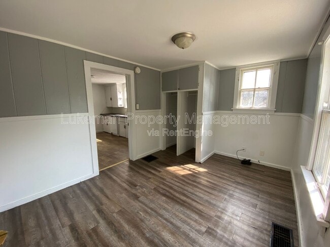 Photo - 827 W Cedar St