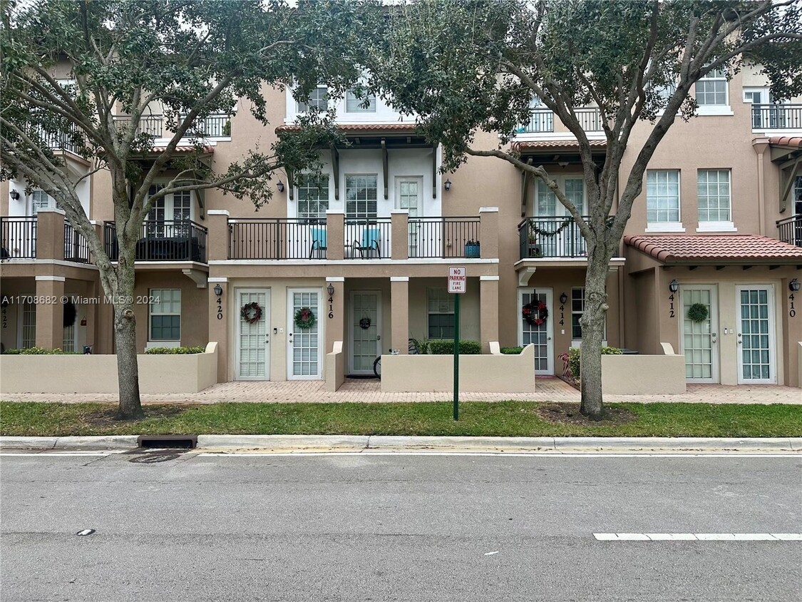 Photo - 418 SW 147th Ave (Pembroke Pines, FL)