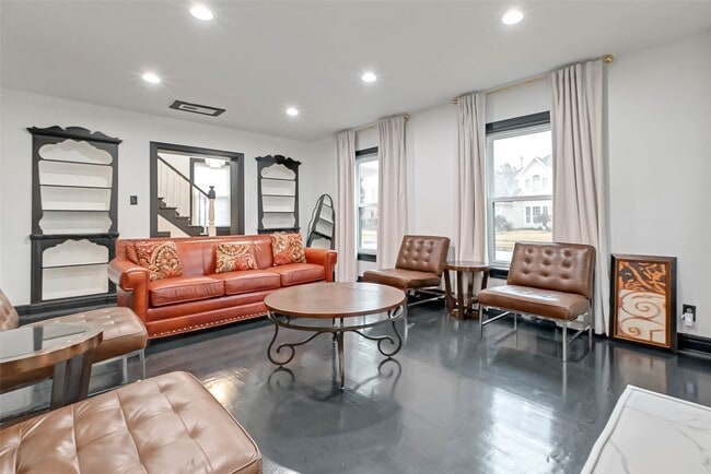 Photo - 3222 Oakdale St