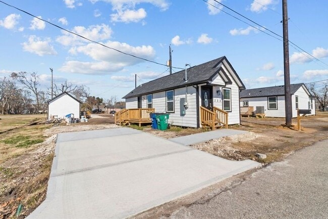 Photo - 308 Marshall Alley