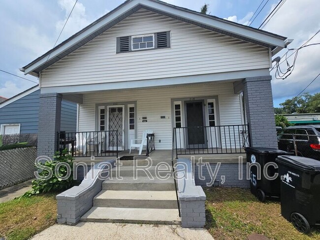 Building Photo - 215 N Pierce St Rental