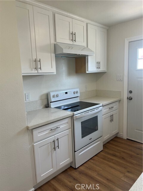 Photo - 9327 Myron St