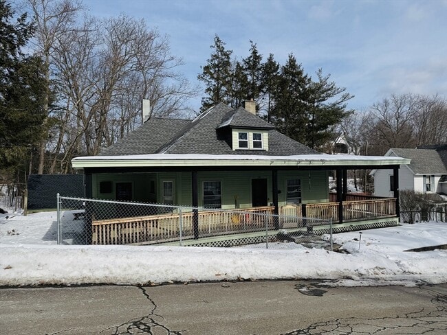 Building Photo - 258 Wallingford Ave Unit 1