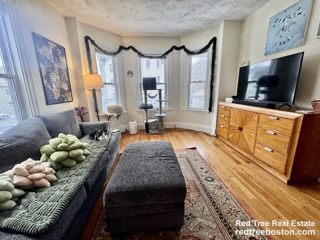 Building Photo - 26 Egleston St Unit 1