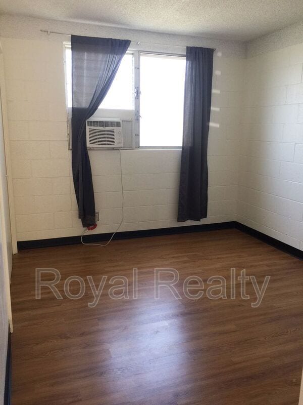 Photo - 1325 N School St
