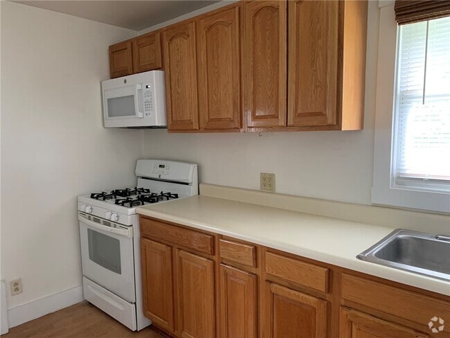 Building Photo - 1704 Monroe Ave Rental