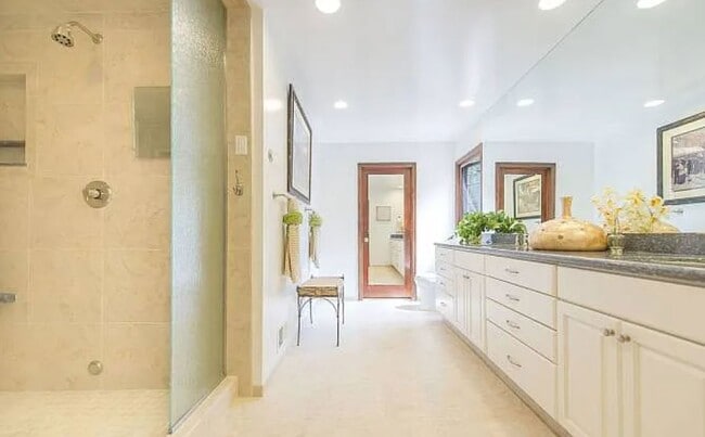 Photo - 2225 Summit Dr