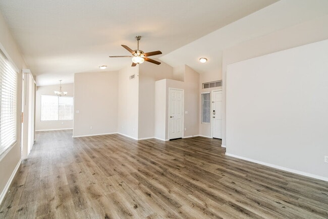 Photo - 1625 N Sawyer