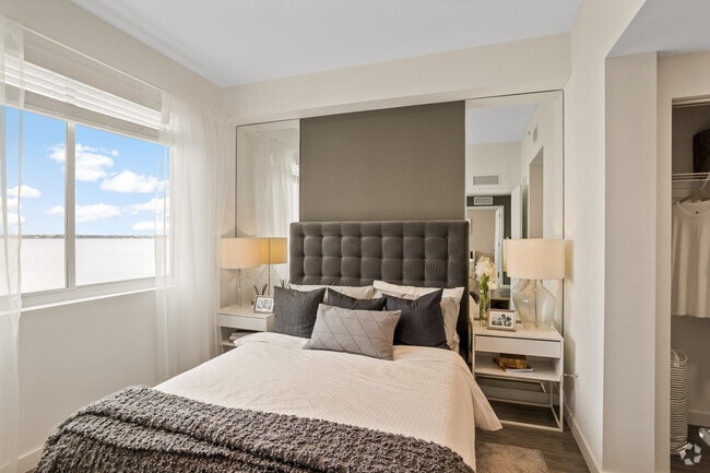 2BR, 2BA - 900SF - Main Bedroom