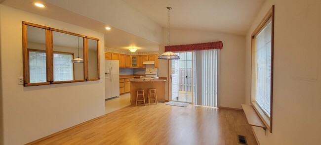 Photo - 1583 SW James St