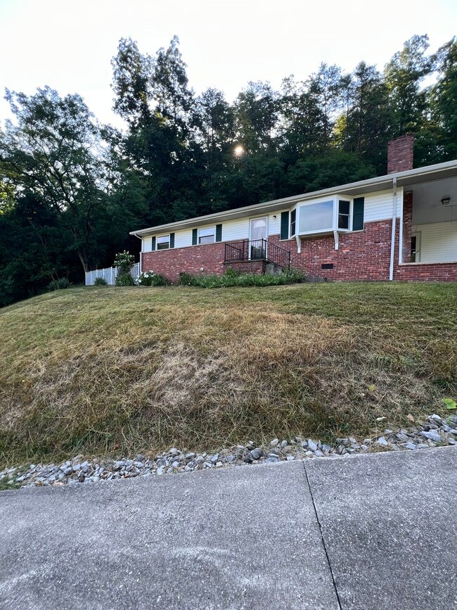 Photo - 4012 Woodward Drive