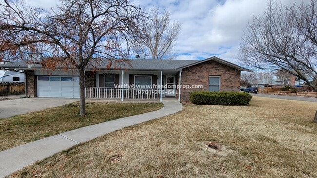 Building Photo - Established 3 bedroom 2 bath home