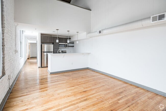 Building Photo - Loft Style with Bay Window and Laundry Room Unit 6202
