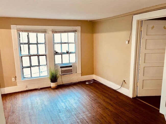 Photo - 706 W 32nd St