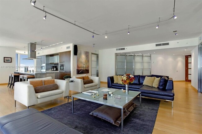 Building Photo - 4779 Collins Ave Unit 401 Rental