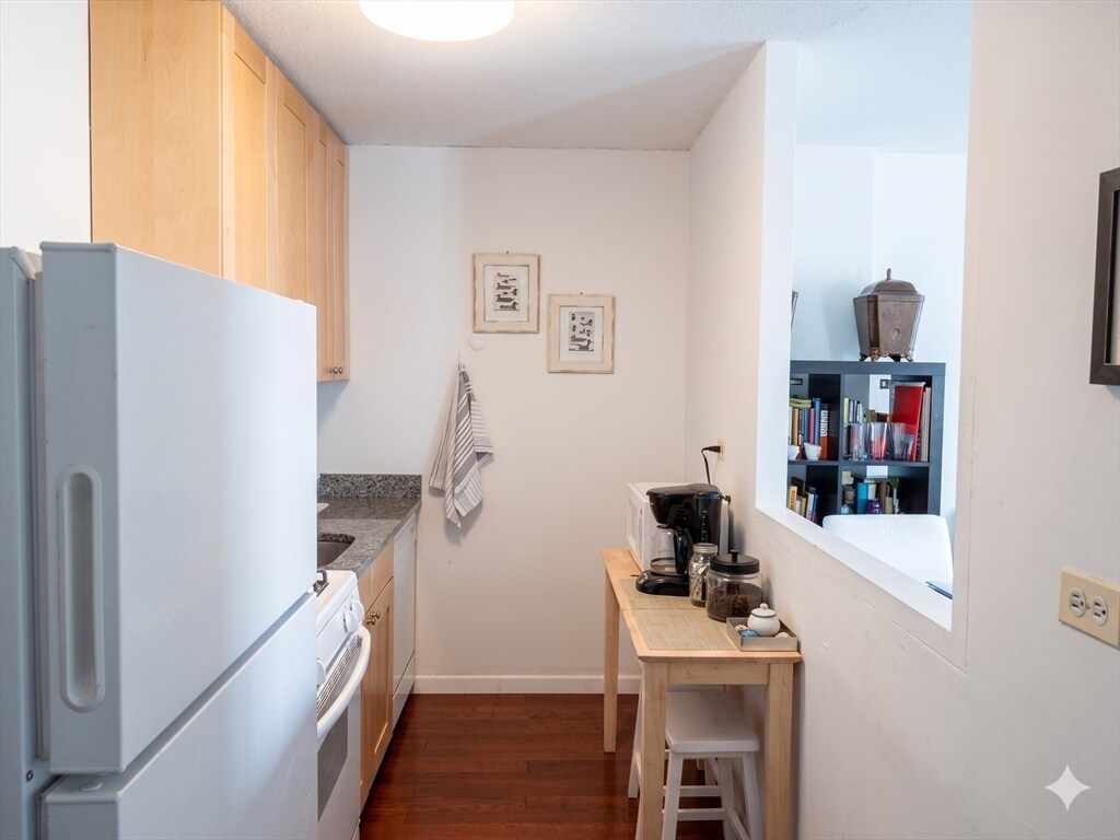 Photo - 9 Hawthorne Pl Unit 7P