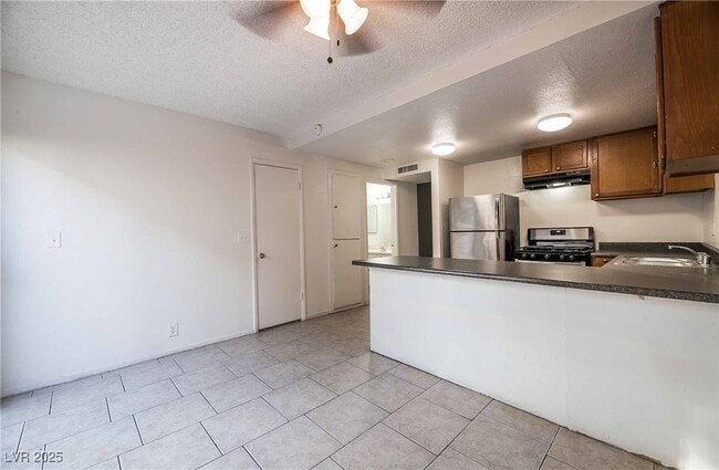 Building Photo - 5278 S Maryland Pkwy Unit B Rental