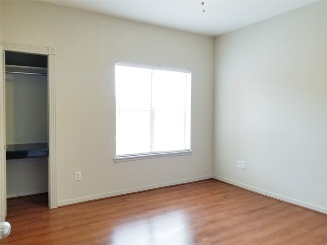 Photo - 4041 Drake St Unidad True