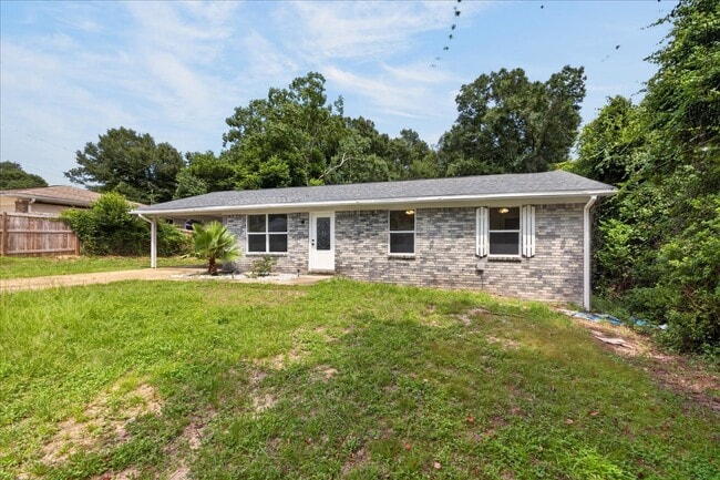 Photo - 213 Amellia Pl