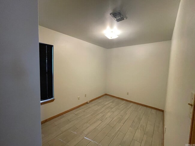 Photo - 11603 Warren Rd