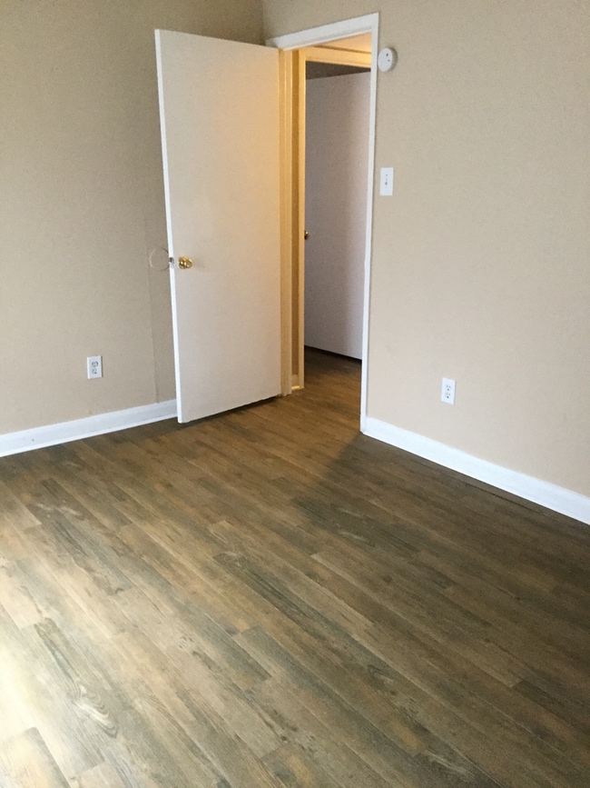 Photo - 2 Bed/2 Bath Condo - Spacious, Bright, Clo...