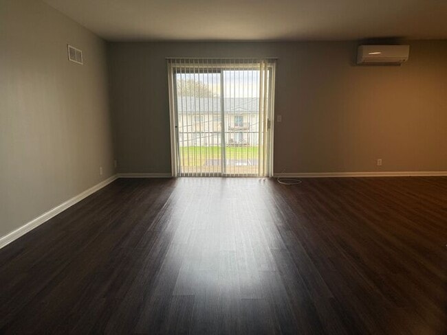 Photo - 2 Bedroom Unit was recently renovated. Liv...
