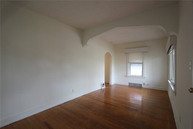 Photo - 7028 Glades Ave