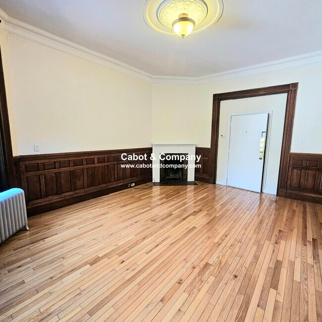 Photo - 293 Newbury St Unidad 2A