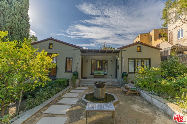 Photo - 3234 Ettrick St