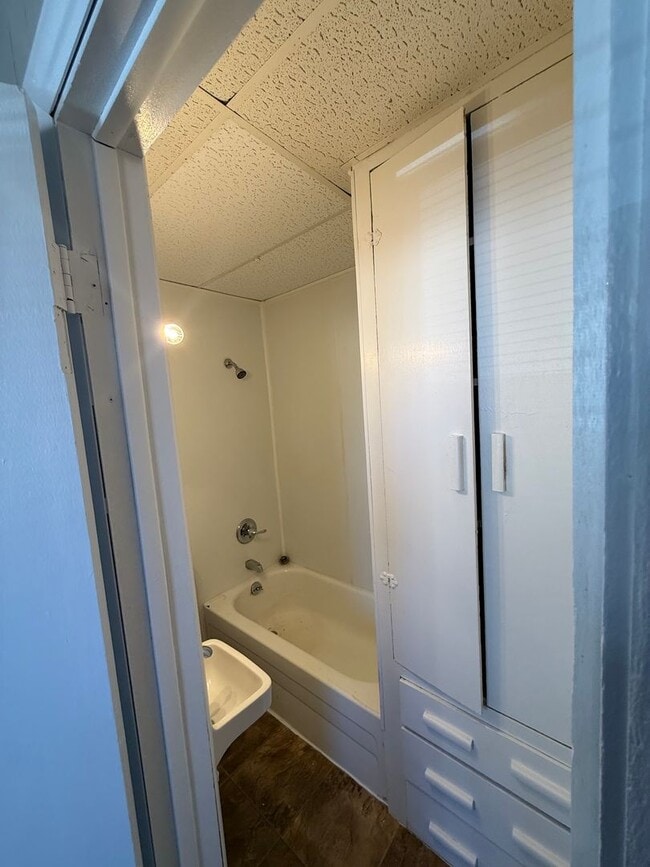 Photo - Studio in Golden Available Now! Unidad #3