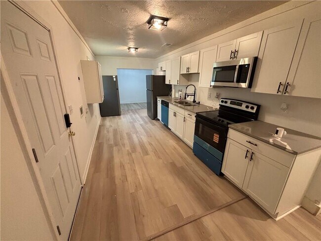 Photo - 1656 Thornton Pl SW