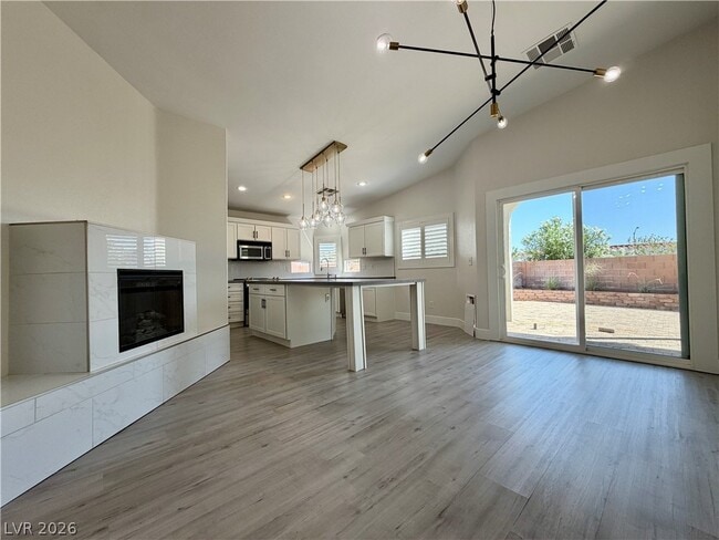 Photo - 124 Lemongold St